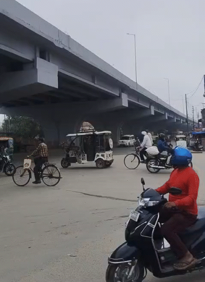 गोरखपुर में सुबह से बादल छाए हैं। तेज हवाएं चल रही हैं। अधिकतम तापमान 25 डिग्री और न्यूनतम 17 डिग्री सेल्सियस रहने का अनुमान है।