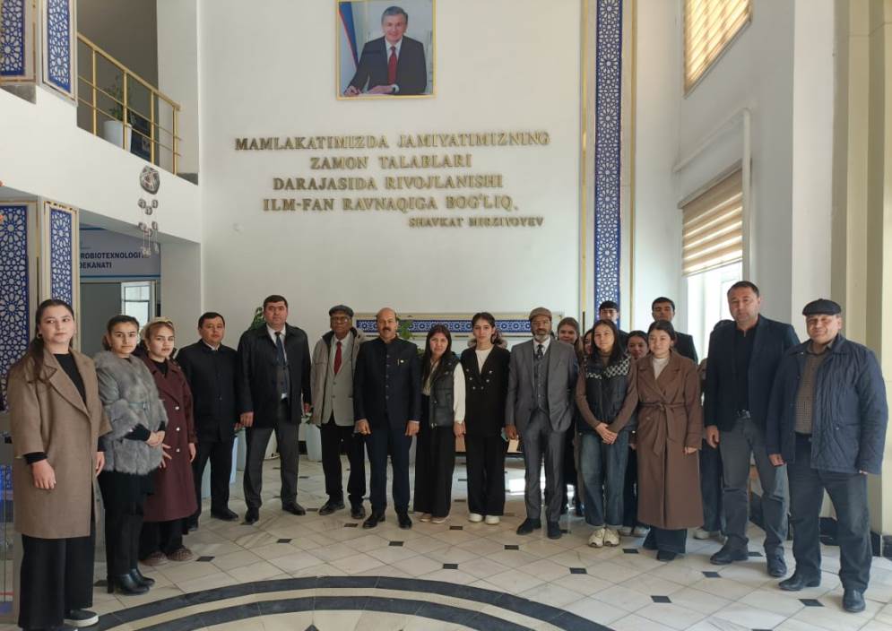 MoU के बाद की तस्वीर।