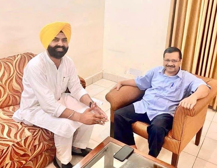 आम आदमी पार्टी सुप्रीमो अरविंद केजरीवाल के साथ लालजीत भुल्लर की तस्वीर।