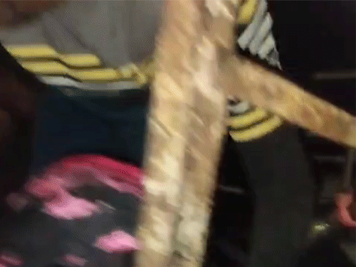पिकअप के पलटते ही ग्रामीणों में चीख-पुकार मच गई।