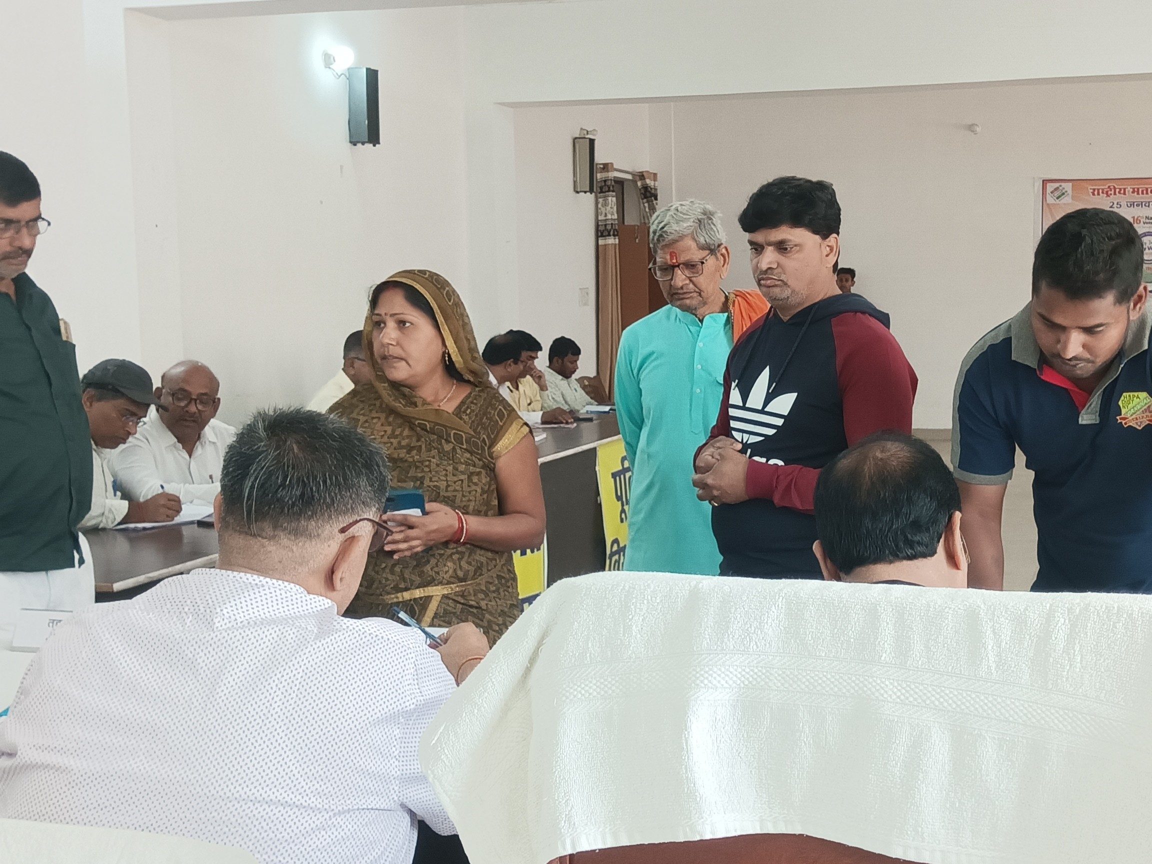 Bhatpar Rani Tehsil Samadhan Diwas | Officials Absent, Late Arrival