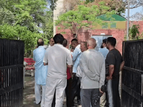 प़ुलिस ने शव का पोस्टमॉर्टम करवा परिजनों को सौंप दिया।