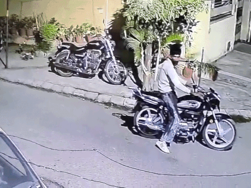 सीसीटीवी में दिखा आरोपी का चेहरा।