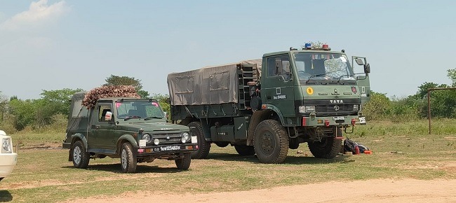 रांची से पहुंची भारतीय सेना की विशेषज्ञ टीम ने मौके पर पहुंचते ही स्थिति का जायजा लेना शुरू कर दिया।