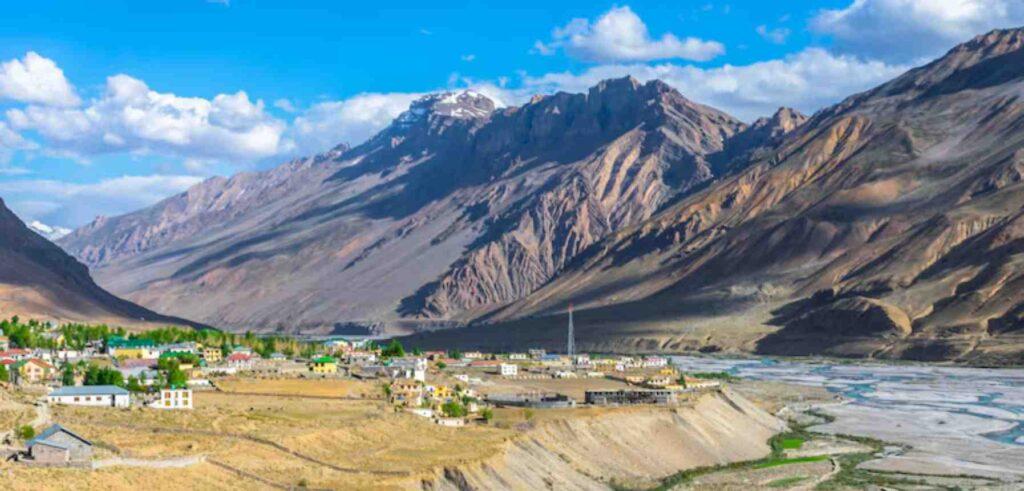 1962 में पहली बार भारत-चीन युद्ध के दौरान व्यापार बंद हुआ था, जो 1994 में वापस शुरू हुआ।