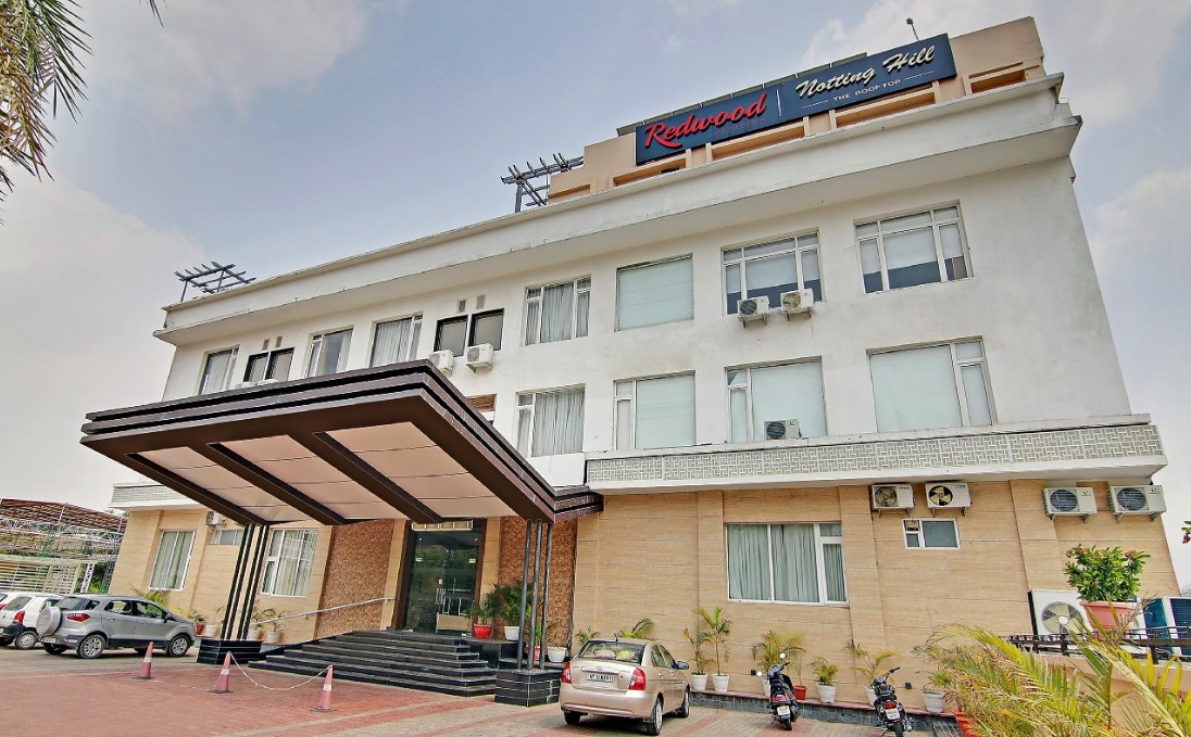 पंचकूला के मोरनी हिल्स एरिया स्थित होटल, जहां पर ठेकेदार ने कमरा बुक किया।