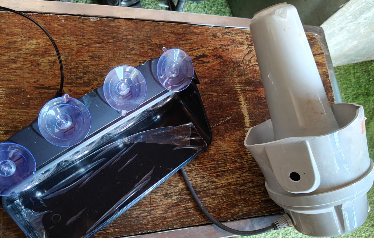 अलग-अलग कार में मिली लाल-नीली बत्ती और सायरन।