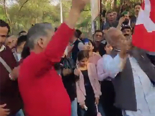 दिल्ली में जन आक्रोश रैली के लिए पहुंचे हिमाचल के किसान-बागवान।