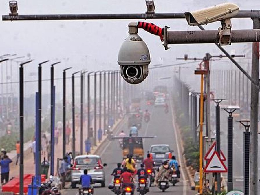 भारत में 80% कैमरे चीन के लगे हैं। - Dainik Bhaskar