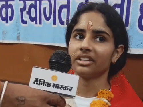 দশম বোর্ডের ফলাফলে ৯৯ শতাংশ নম্বর পাওয়া খুশবু ইঞ্জিনিয়ার হতে চায়।