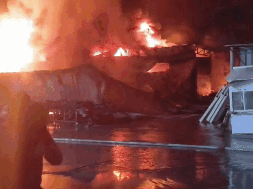 घीलौट औद्योगिक क्षेत्र स्थित ट्रांस एसी कंपनी में मंगलवार तड़के करीब 3 बजे आग लगी।