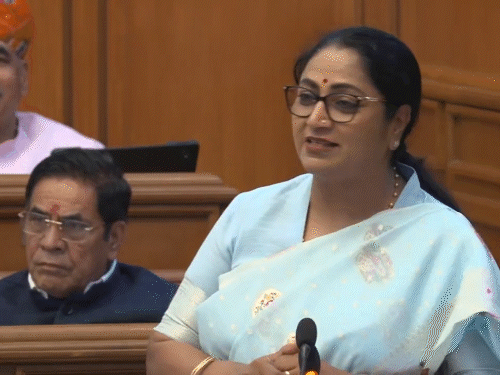 Delhi Assembly Bomb Threat | Speaker Email Halts Session 3 वित्त वर्ष 2027 का बजट पेश करते हुए मुख्यमंत्री रेखा गुप्ता।