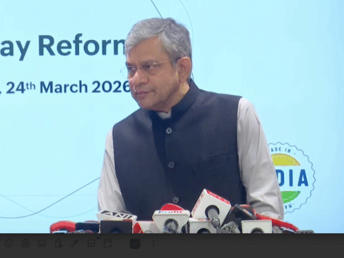 रेल मंत्री अश्विनी वैष्णव ने ट्रेन टिकट कैंसिलेशन और बोर्डिंग से जुड़े रेलवे के नए नियमों की जानकारी दी।