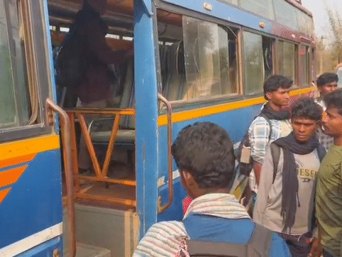 बीजापुर से सभी को बस से जगदलपुर के लिए रवाना किया गया।