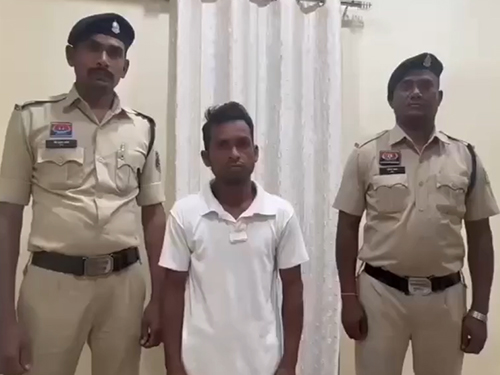 पुलिस ने आरोपी को गिरफ्तार कर न्यायिक रिमांड पर जेल भेज दिया है।