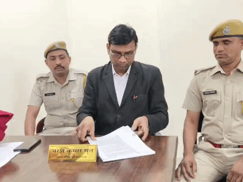 सरकारी एडवोकेट नरेश कुमार धूत ने बताया- तेजाब फेंकने के कारण 12 साल की बच्ची की दोनों आंखों की रोशनी चली गई थी।