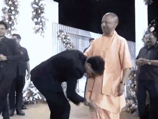 17 मार्च को लखनऊ में कुलदीप-वंशिका की रिसेप्शन पार्टी में सीएम योगी, अखिलेश यादव समेत कई जानीमानी हस्तियां शामिल हुई थीं।