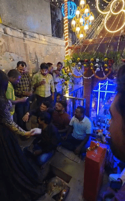 जलती चिताओं और महाश्मशान के बीच नगर वधुएं पूरी रात नृत्य कर अपनी नृत्यांजलि अर्पित करती हैं।