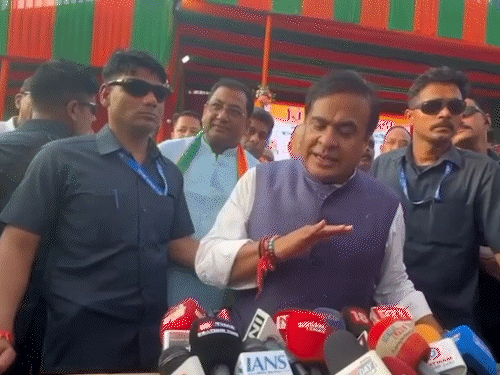 पश्चिम बंगाल CM ममता बनर्जी सिलीगुड़ी में रैली की। वहीं असम CM हिमंता ने पत्राकारों से बात की। - Dainik Bhaskar