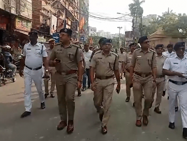 रामनवमी से पहले हावड़ा पुलिस के अधिकारियों ने जुलूस के रूट पर सुरक्षा इंतजाम देखे।