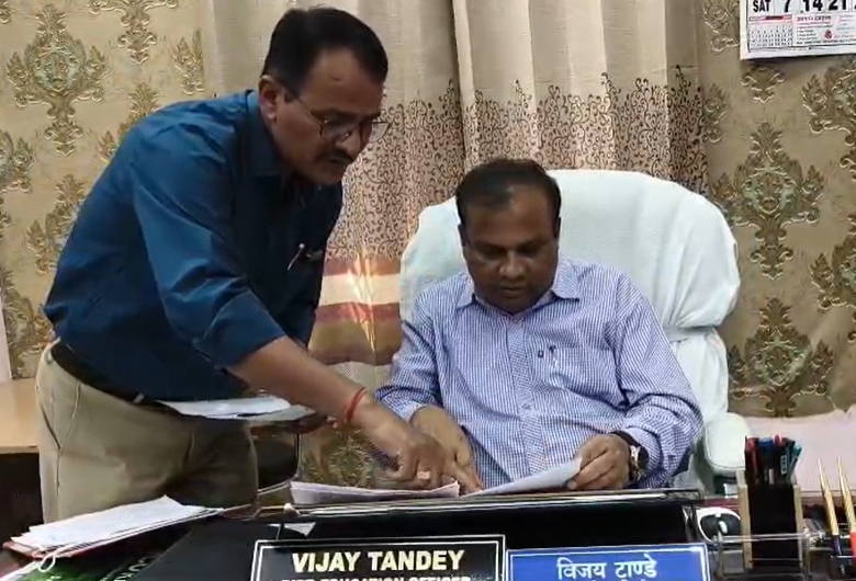 विजय टांडे ने अपने ऊपर लगे आरोपों को निराधार बताया है।