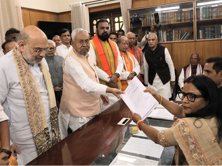 नीतीश कुमार के गृह मंत्री अमित शाह, डिप्टी सीएम सम्राट चौधरी, विजय कुमार सिन्हा, केंद्रीय मंत्री जीतन राम मांझी समेत NDA के कई बड़े नेताओं की मौजूदगी में राज्यसभा के लिए नामांकन दाखिल किया था।