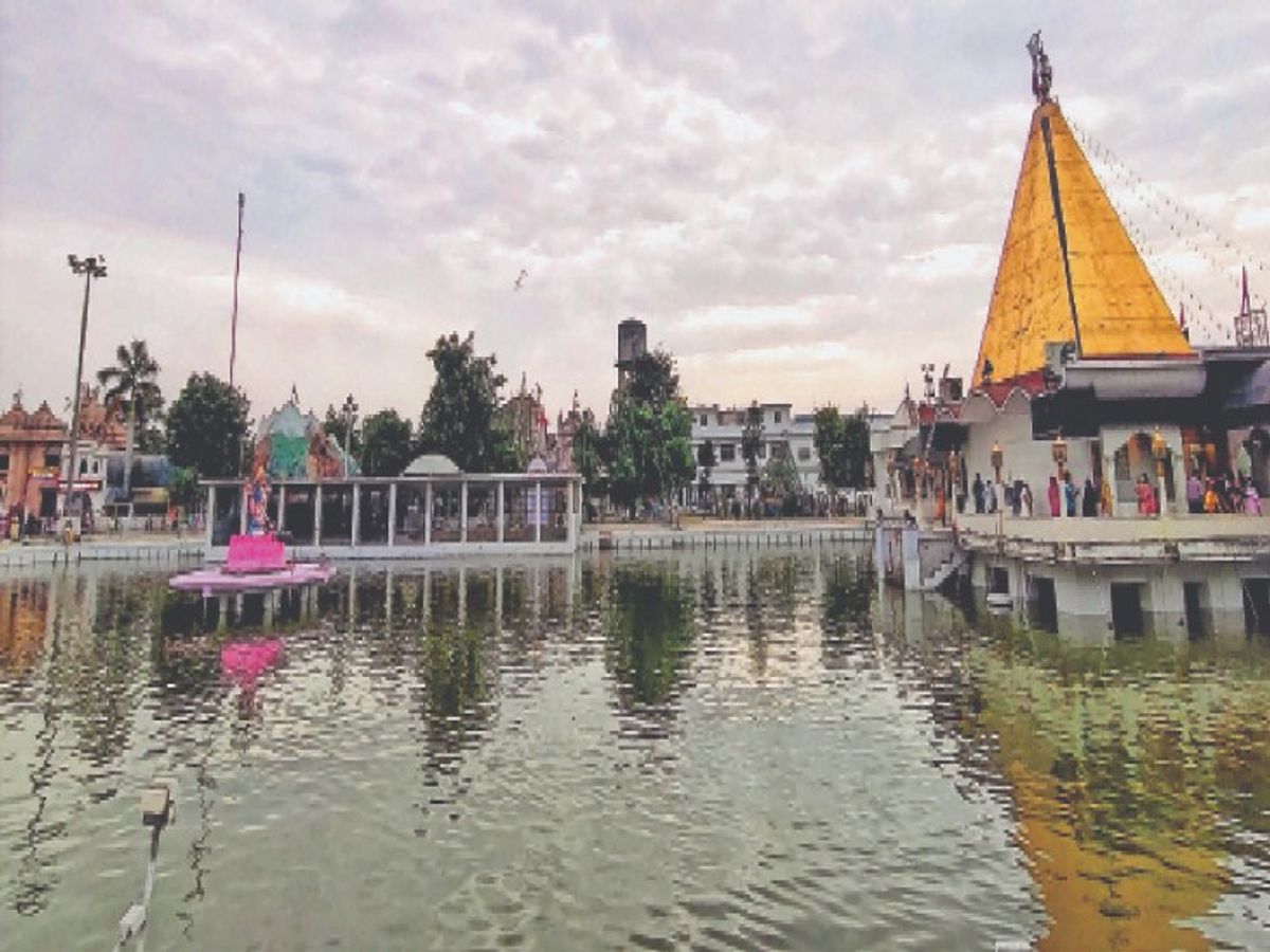 जालंधर स्थित श्री देवी तालाब मंदिर परिसर।