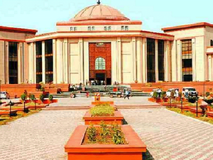 छत्तीसगढ़ हाईकोर्ट ने कर्मचारियों के प्रमोशन पर अहम फैसला सुनाया है।