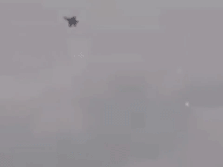 सोशल मीडिया पर वायरल वीडियो में दावा किया जा रहा है कि ईरान ने अमेरिका का F-18 विमान गिरा दिया।