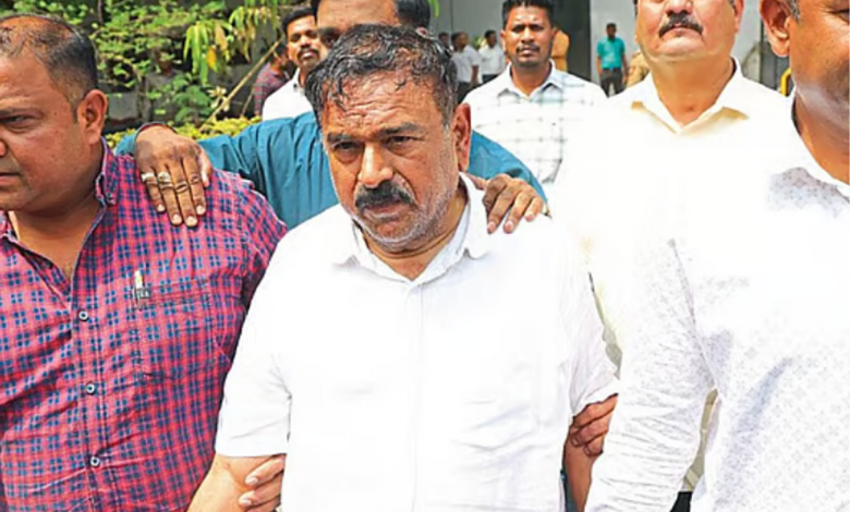 अशोक खरात को नासिक पुलिस ने यौन शोषण और ठगी के आरोपों में गिरफ्तार किया है।