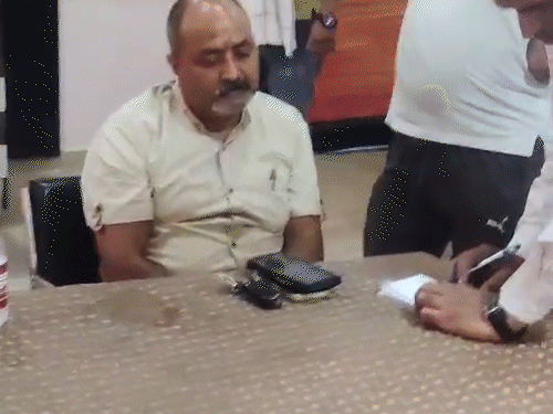 सुरही रेंजर और डिप्टी रेंजर को बिलासपुर एसीबी ने 50 हजार रिश्वत लेते रंगे हाथों गिरफ्तार किया है।