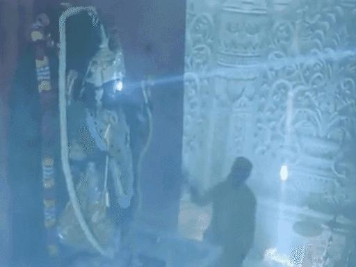 यह रामलला के सूर्य तिलक के दौरान की 2024 की तस्वीर है।