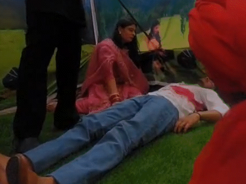 पहलगाम हमले की झांकी भी शोभायात्रा में दिखाई गई।