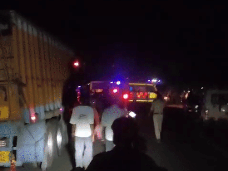 दुर्घटनास्थल पर कुछ देर के लिए जाम लग गया।