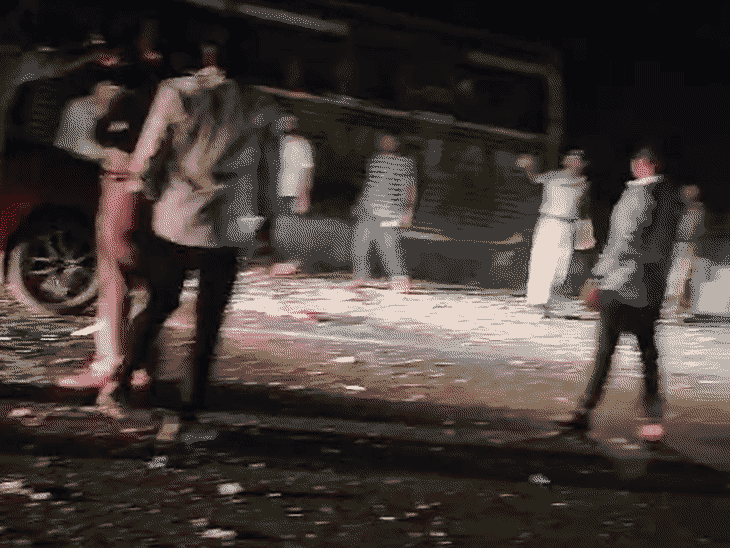 घायलों को अस्पताल पहुंचाने के लिए पुलिस ने ग्रीन कॉरिडोर बनाया।