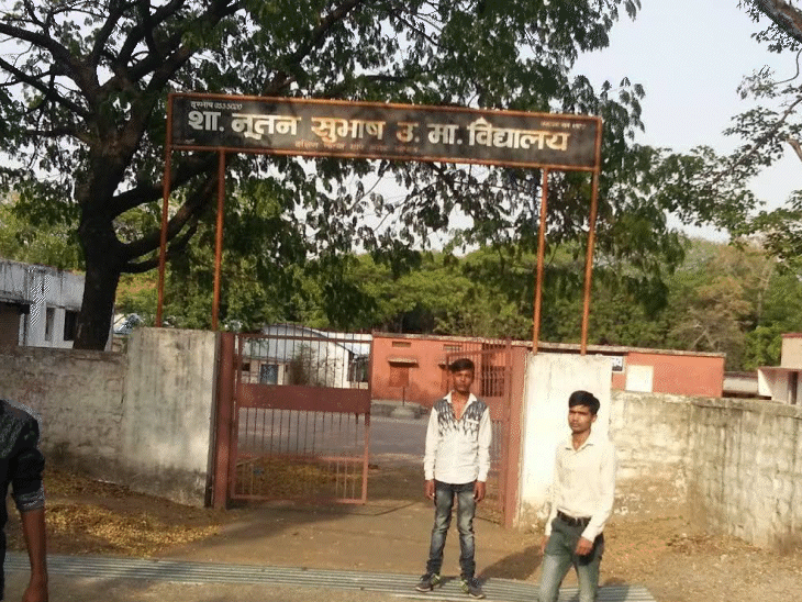 भोपाल के इस स्कूल के आसपास असामाजिक तत्वों का जमावड़ा लगा रहता है।