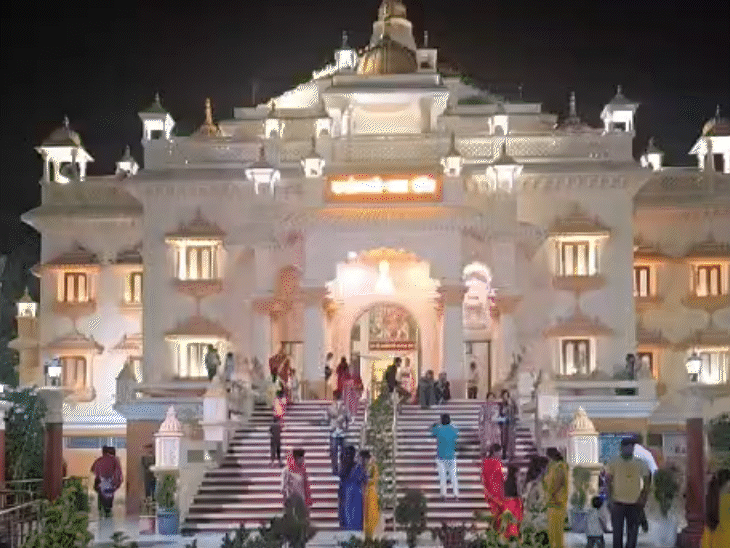 इंदौर के कनकेश्वरी माता मंदिर में भक्तों का आना-जाना जारी है।