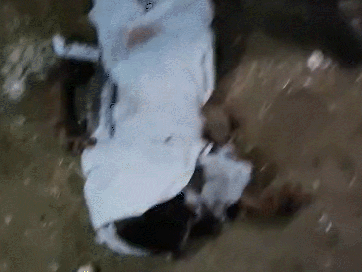 हादसे के बाद सड़क पर ही लोगों के शव पड़े थे।