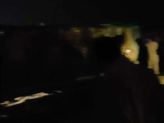 खबर फैलते ही आसपास के ग्रामीण मदद के लिए मौके पर पहुंच गए।