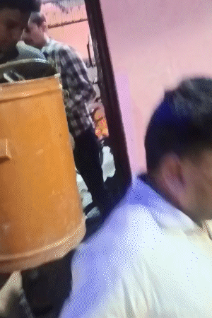 इसी कनस्तर में बच्ची का शव मिला। पुलिस शव को पोस्टमॉर्टम के लिए ले गई।