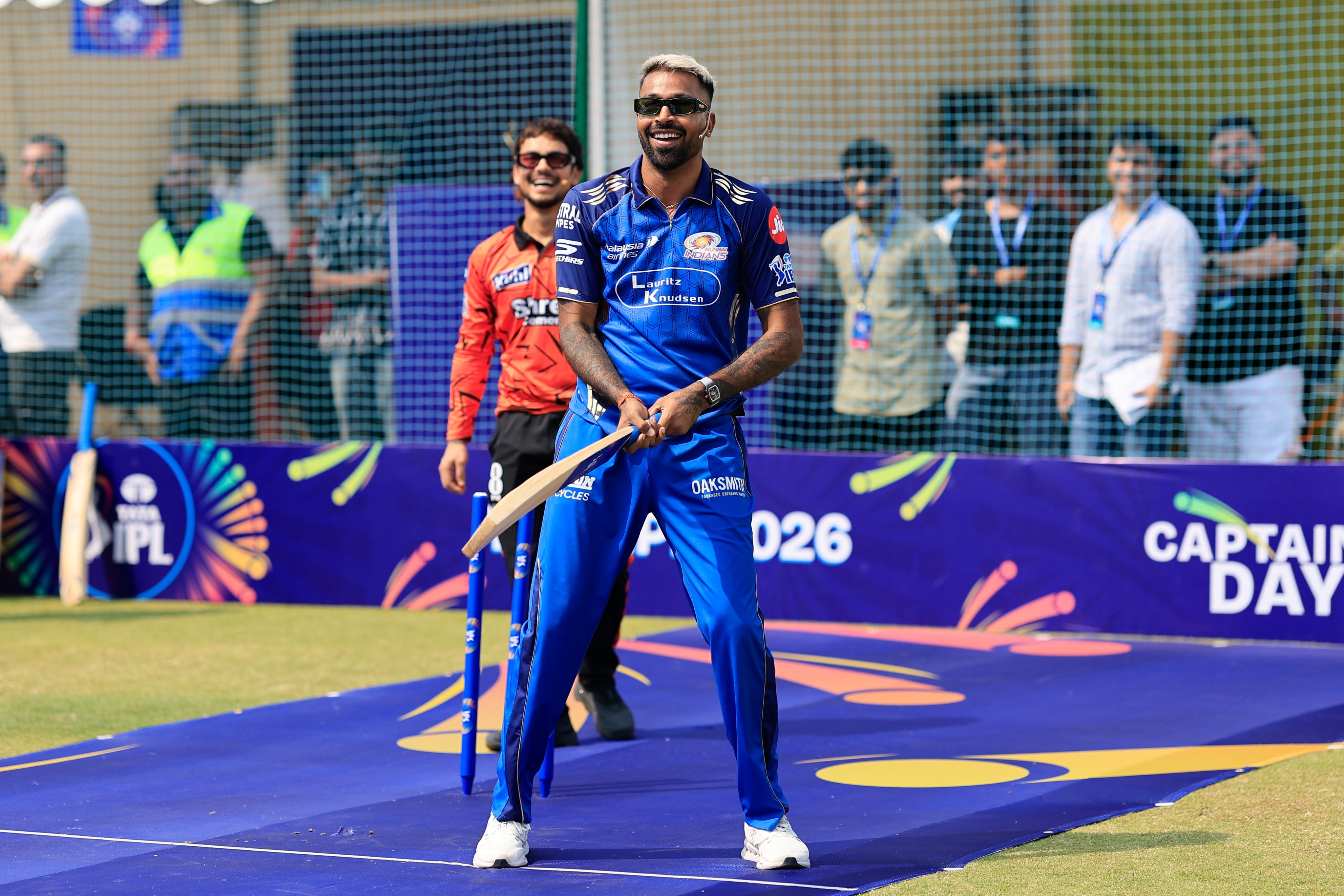 हार्दिक पंड्या मुंबई इडियंस की कप्तानी करेंगे।