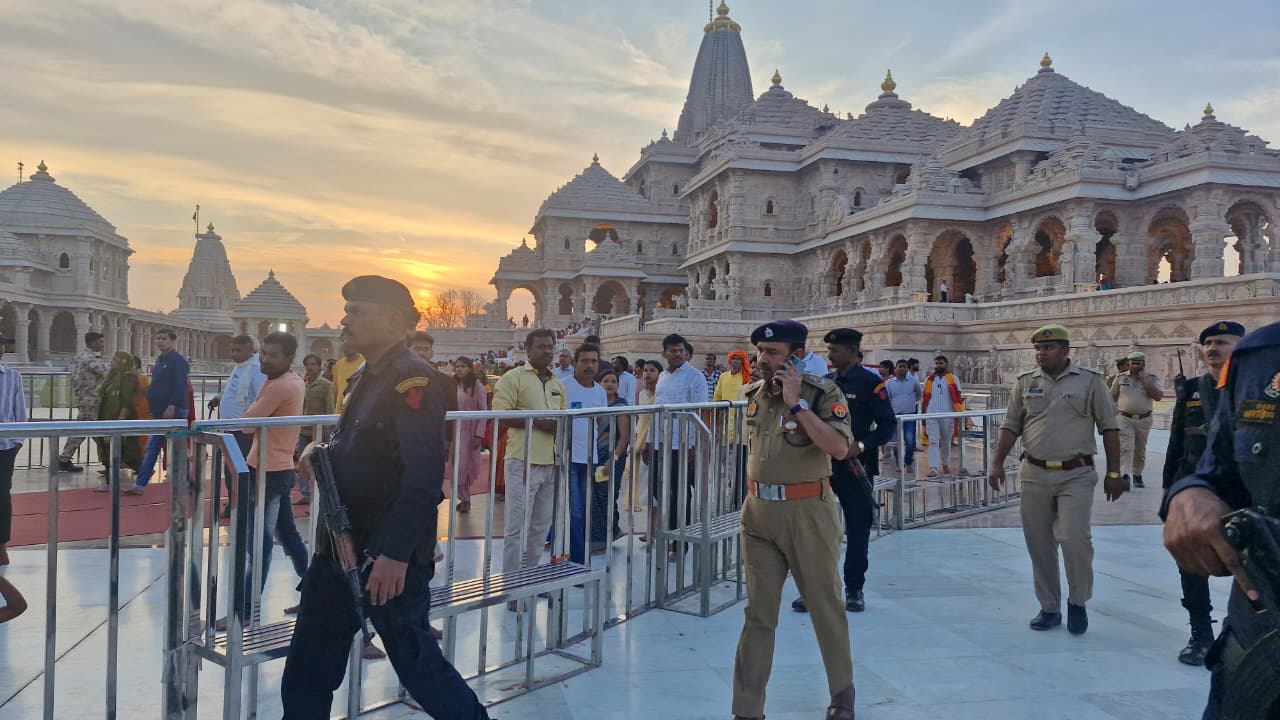 रामनवमी पर 9 मिनट तक रामलला का सूर्य तिलक, अयोध्या पहुंचे 10 लाख श्रद्धालु