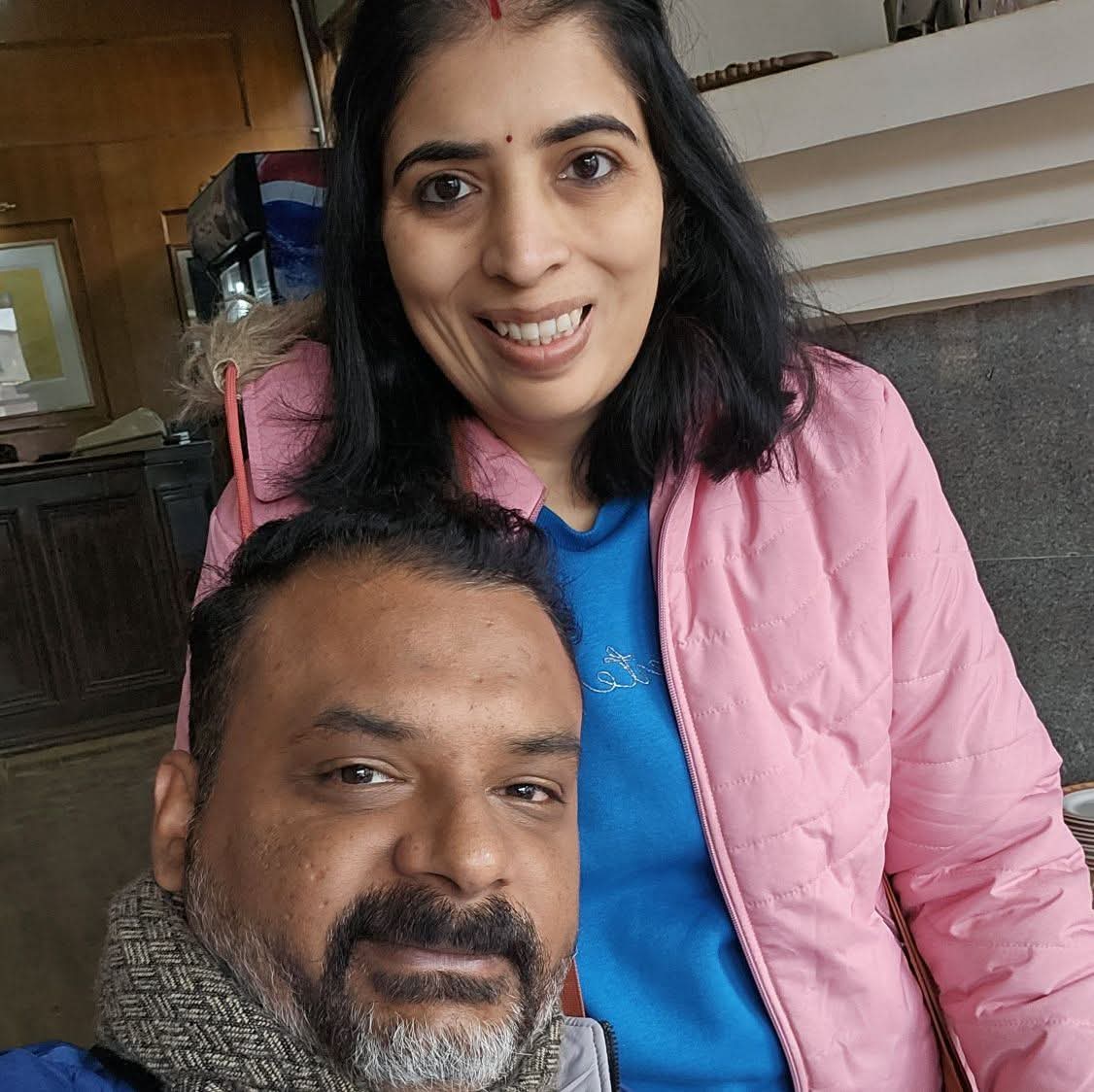 शंपा इंफोसिस में सॉफ्टेवयर इंजीनियर थीं। साथ में उनके पति सौरभ पांडे।