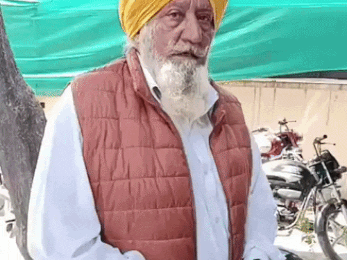 होशियारपुर के उच्ची बस्सी निवासी कुलदीप सिंह के जेब से चोर ने निकाले पैसे। - Dainik Bhaskar