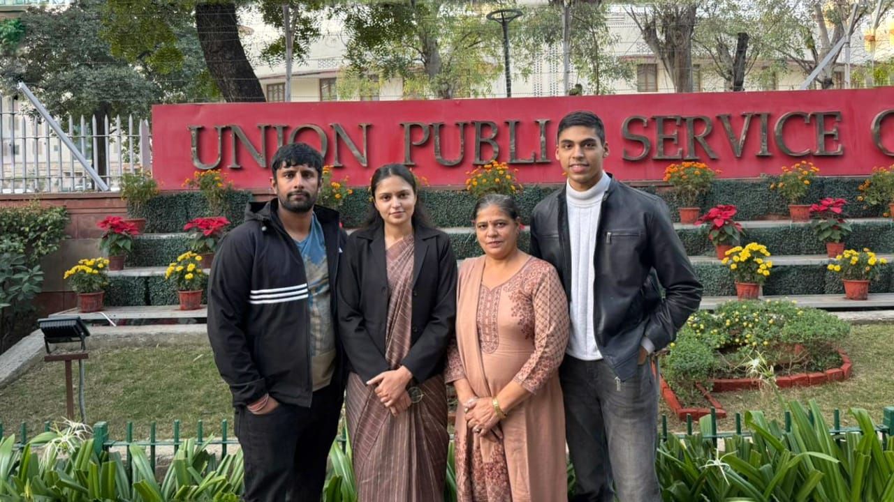 मानसी दिल्ली से अपनी पढ़ाई पूरी कर UPSC की तैयारी के लिए वापस अपने घर सोनीपत आईं थीं।