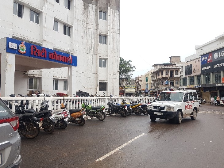 कोतवाली पुलिस कारोबारी की शिकायत पर केस दर्ज करके जांच कर रही है।