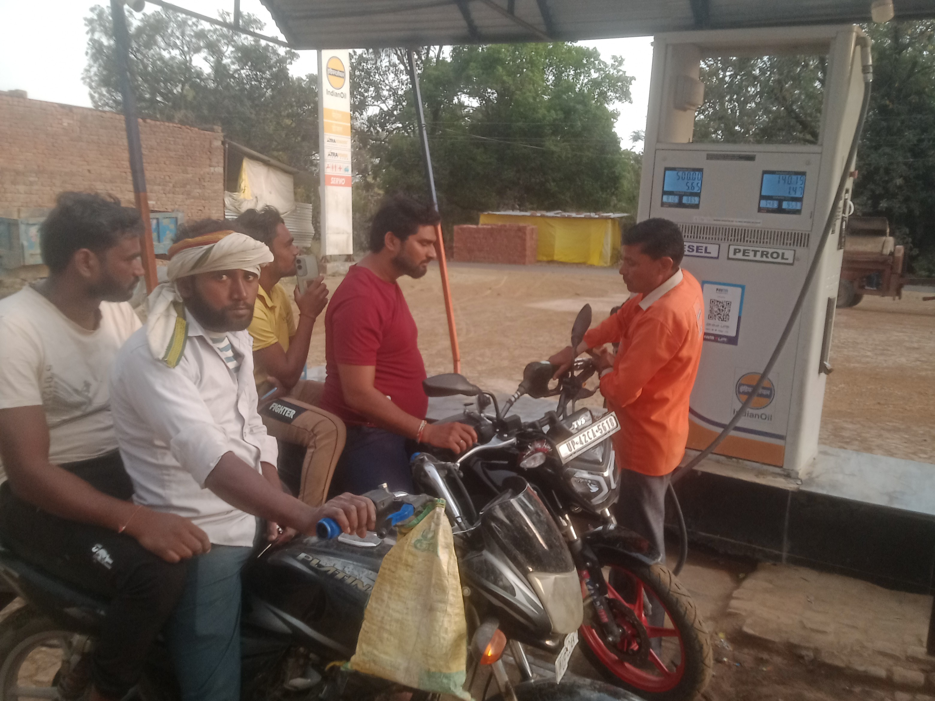 Benipur Indian Oil Pump: Petrol-Diesel Available, No Shortage