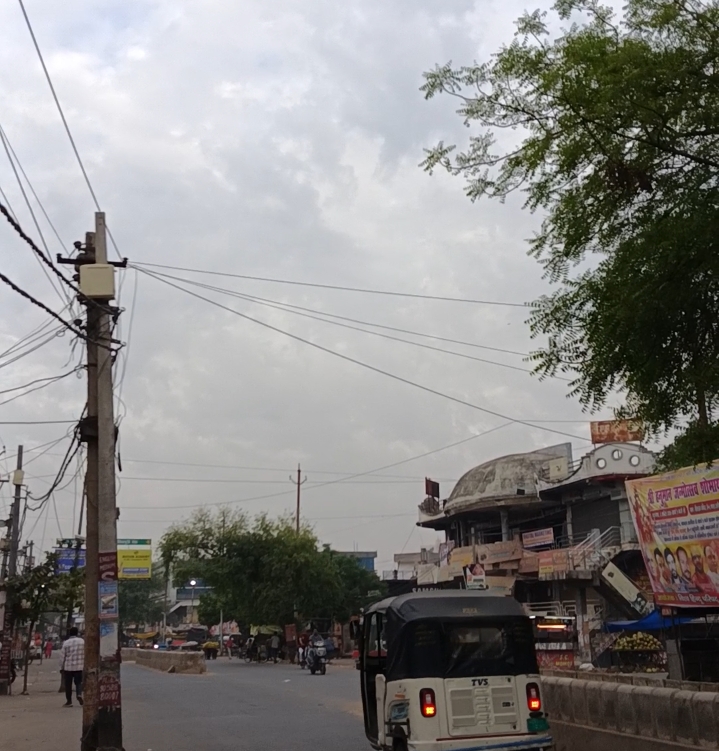 कल भी इस तरह मौसम छाए रहने की उम्मीद है और अगले तीन दिनों में बारिश की संभावना है