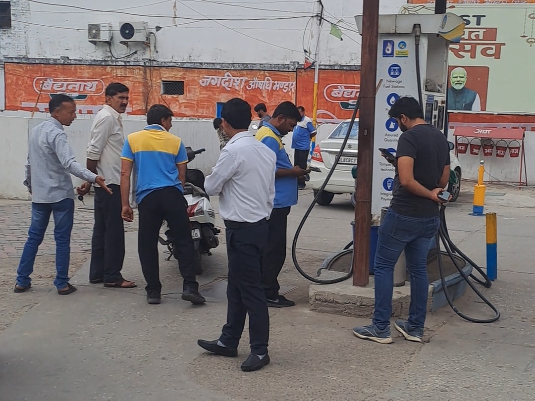 Adda Raja Driver Hapur Adda Petrol Pump Stock Out | Meerut Vehicle Driver Pareshani