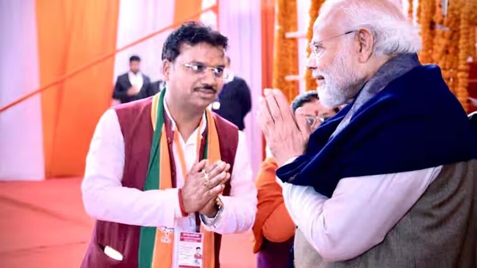 मिल्कीपुर विधानसभा चुनाव में ऐतिहासिक जीत के बाद प्रधानमंत्री नरेंद्र मोदी से किया था मुलाकात।